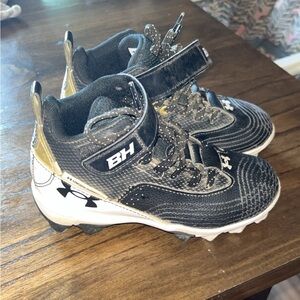 Under Armour Kids Black and Gold Sneakers